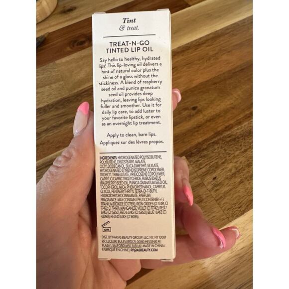 Laura Geller Treat N Go "first place" tinted Lip Oil  0.13fl oz/3.8ml - Picture 3 of 4